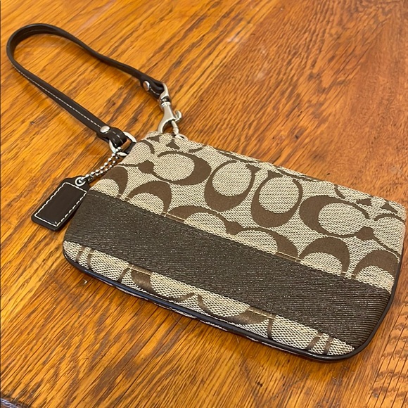 Coach Handbags - Coach Pattern Wristlet